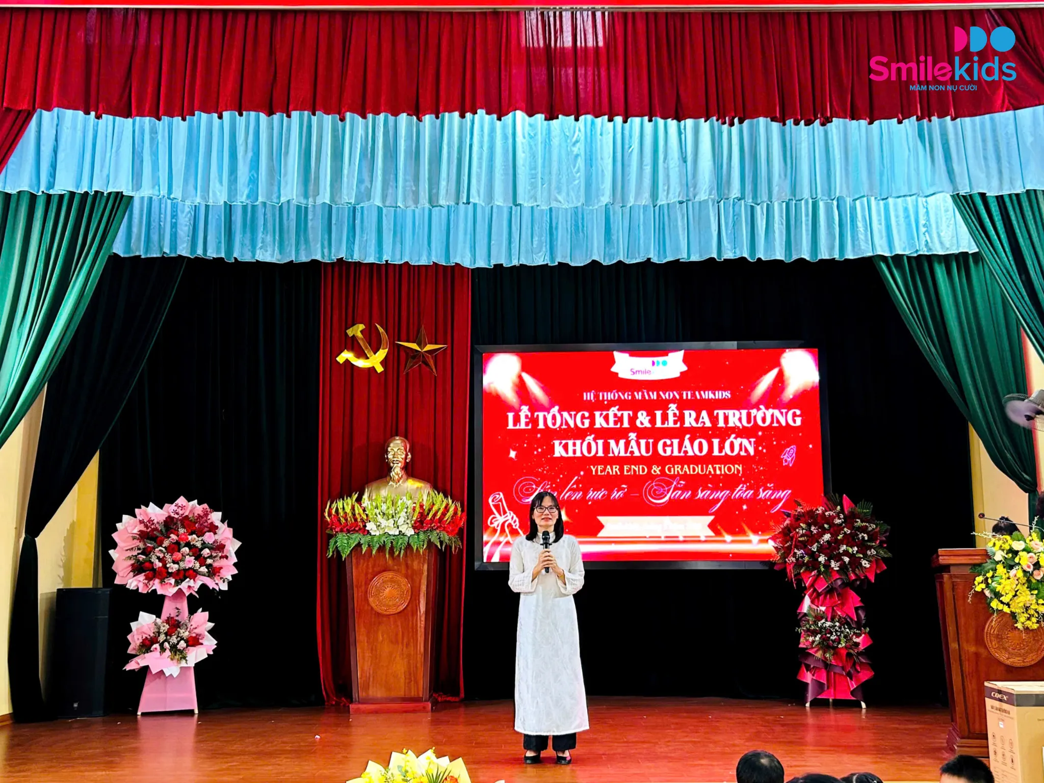 Hình 13. Cô Hòa chia sẻ và gửi lời tri ân, cảm ơn tới các phụ huynh vì đã đồng hành cùng nhà trường trong suốt năm học vừa qua